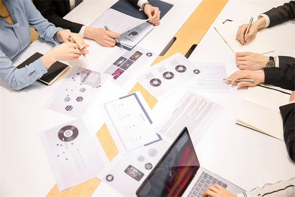 激發(fā)員工動(dòng)力，實(shí)現(xiàn)績效平衡：薪酬績效管理咨詢的秘訣