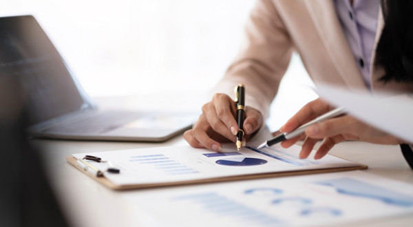 如何通過(guò)市場(chǎng)調(diào)研和預(yù)測(cè)制定科學(xué)的年度經(jīng)營(yíng)計(jì)劃？