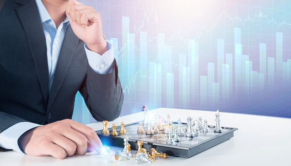 全面評估戰(zhàn)略風(fēng)險，及時調(diào)整戰(zhàn)略方向