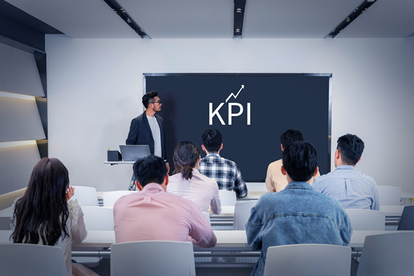 薪酬調(diào)整策略：依據(jù)市場(chǎng)變化，靈活調(diào)整薪酬體系