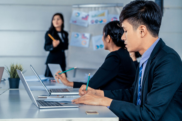 集團(tuán)管控：從分散到集中，打造高效協(xié)同的管控模式