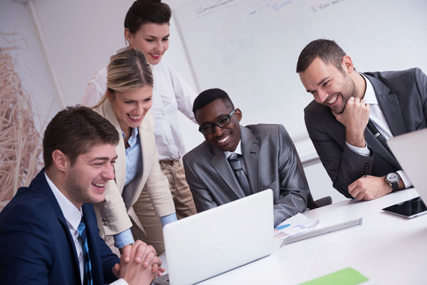 多元化團(tuán)隊(duì)績效管理：適應(yīng)多元化環(huán)境，促進(jìn)團(tuán)隊(duì)和諧