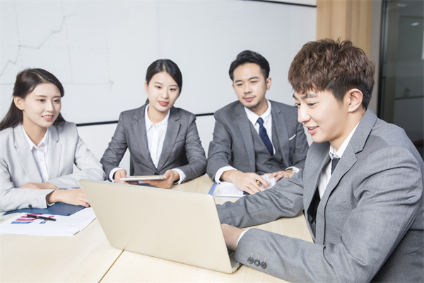 薪酬與員工發(fā)展：促進(jìn)員工成長，提高工作動力