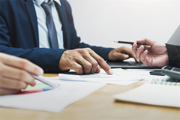 精準(zhǔn)定位集團(tuán)戰(zhàn)略，強(qiáng)化管控力度，鑄就長青基石