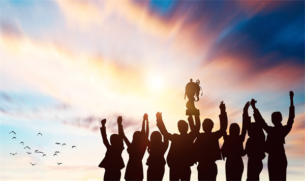 領(lǐng)導力發(fā)展與績效管理：培養(yǎng)領(lǐng)導力，推動組織成功