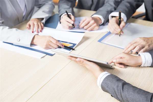 戰(zhàn)略咨詢，洞察行業(yè)先機，引領(lǐng)企業(yè)跨越式發(fā)展