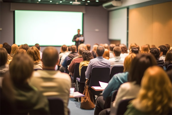 深化員工培訓(xùn)與發(fā)展，提升團(tuán)隊(duì)整體競(jìng)爭(zhēng)力和創(chuàng)新能力