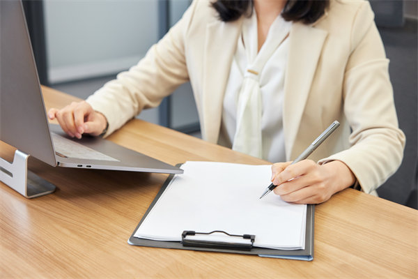 企業(yè)的發(fā)展戰(zhàn)略不僅僅是老板一個人的問題，還有誰？