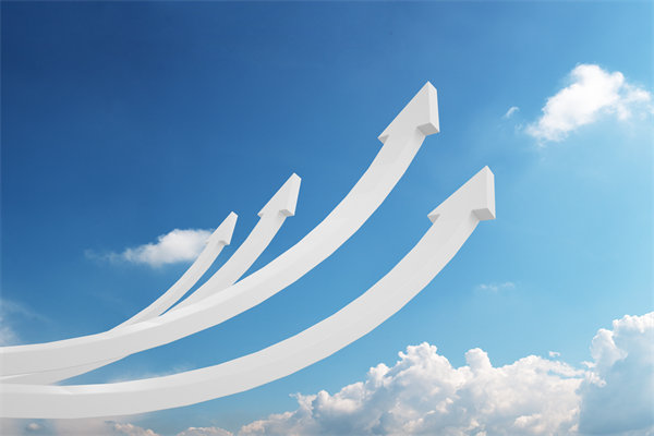 如何科學設(shè)定KPI，確?？冃Э己思裙接指咝В? />
</p>
<p>
	　　以下是一些關(guān)鍵步驟和原則，旨在幫助企業(yè)實現(xiàn)這一目標：
</p>
<p>
	　　<strong>一、明確戰(zhàn)略目標和業(yè)務(wù)需求</strong>
</p>
<p>
	　　在科學設(shè)定KPI的過程中，明確戰(zhàn)略目標和業(yè)務(wù)需求是至關(guān)重要的第一步。以下是如何明確戰(zhàn)略目標和業(yè)務(wù)需求的詳細步驟和要點：
</p>
<p>
	　　1、明確戰(zhàn)略目標
</p>
<p>
	　?。?）戰(zhàn)略分析
</p>
<p>
	　　（1.1）SWOT分析：進行內(nèi)部優(yōu)勢（Strengths）、劣勢（Weaknesses）和外部機會（Opportunities）、威脅（Threats）的全面分析。這有助于企業(yè)識別自身的核心競爭力、市場定位以及面臨的外部挑戰(zhàn)和機遇。
</p>
<p>
	　?。?.2）PESTEL分析：分析政治（Political）、經(jīng)濟（Economic）、社會（Sociocultural）、技術(shù)（Technological）、環(huán)境（Environmental）和法律（Legal）等宏觀環(huán)境因素，以評估它們對企業(yè)戰(zhàn)略方向的影響。
</p>
<p>
	　?。?）設(shè)定SMART目標
</p>
<p>
	　　（2.1）具體性（Specific）：確保戰(zhàn)略目標具體明確，不模糊不清。例如，不應使用“提高市場份額”這樣的泛泛之詞，而應具體化為“在未來一年內(nèi)將市場份額提升至XX%”。
</p>
<p>
	　　（2.2）可衡量性（Measurable）：戰(zhàn)略目標應該是可量化的，以便能夠跟蹤和評估其實現(xiàn)程度。
</p>
<p>
	　?。?.3）可達成性（Achievable）：目標應具有一定的挑戰(zhàn)性，但也要確保是可實現(xiàn)的，避免設(shè)定過高或過低的目標。
</p>
<p>
	　　（2.4）相關(guān)性（Relevant）：戰(zhàn)略目標應與企業(yè)的愿景、使命和長期發(fā)展目標緊密相關(guān)。
</p>
<p>
	　?。?.5）時限性（Time-bound）：為戰(zhàn)略目標設(shè)定明確的時間框架，如季度、年度或更長期限。
</p>
<p>
	　?。?）戰(zhàn)略制定與選擇
</p>
<p>
	　?。?.1）根據(jù)SWOT和PESTEL分析的結(jié)果，結(jié)合企業(yè)的實際情況和資源能力，制定符合企業(yè)長期發(fā)展的戰(zhàn)略。
</p>
<p>
	　　（3.2）選擇適合企業(yè)的戰(zhàn)略方向，如成本領(lǐng)先戰(zhàn)略、差異化戰(zhàn)略或集中化戰(zhàn)略等。
</p>
<p>
	　　2、明確業(yè)務(wù)需求
</p>
<p>
	　　（1）市場需求分析
</p>
<p>
	　?。?.1）目標客戶群體：明確企業(yè)的目標客戶群體，了解他們的需求和偏好。
</p>
<p>
	　?。?.2）市場趨勢：分析市場的發(fā)展趨勢和變化，以便企業(yè)能夠及時調(diào)整業(yè)務(wù)方向和策略。
</p>
<p>
	　?。?）競爭分析
</p>
<p>
	　　（2.1）分析競爭對手的優(yōu)勢和劣勢，以及他們在市場中的定位和表現(xiàn)。
</p>
<p>
	　　（2.2）識別競爭對手的差異化策略，以便企業(yè)能夠找到自身的競爭優(yōu)勢。
</p>
<p>
	　?。?）內(nèi)部能力評估
</p>
<p>
	　?。?.1）評估企業(yè)的內(nèi)部資源和能力，包括技術(shù)、人才、資金、供應鏈等方面。
</p>
<p>
	　?。?.2）確定企業(yè)能夠支持哪些業(yè)務(wù)需求，并識別潛在的瓶頸和限制。
</p>
<p>
	　?。?）利益相關(guān)者需求
</p>
<p>
	　　（4.1）考慮所有利益相關(guān)者的需求和期望，包括股東、員工、客戶、供應商、政府等。
</p>
<p>
	　?。?.2）確保業(yè)務(wù)需求能夠平衡各方利益，促進企業(yè)的可持續(xù)發(fā)展。
</p>
<p>
	　　3、將戰(zhàn)略目標和業(yè)務(wù)需求轉(zhuǎn)化為KPI
</p>
<p>
	　?。?）分解戰(zhàn)略目標
</p>
<p>
	　?。?.1）將企業(yè)的戰(zhàn)略目標分解為可操作的具體目標，這些目標將成為KPI的基礎(chǔ)。
</p>
<p>
	　?。?.2）確保每個KPI都與戰(zhàn)略目標緊密相關(guān)，能夠反映企業(yè)戰(zhàn)略的實現(xiàn)程度。
</p>
<p>
	　?。?）確定KPI類型和指標
</p>
<p>
	　?。?.1）根據(jù)業(yè)務(wù)需求和企業(yè)實際情況，確定KPI的類型（如數(shù)量、質(zhì)量、成本、時限等）和具體指標（如銷售額、客戶滿意度、員工滿意度等）。
</p>
<p>
	　?。?.2）確保KPI是可量化或可行為化的，以便能夠進行有效的考核和評估。
</p>
<p>
	　　（3）設(shè)定KPI目標和標準
</p>
<p>
	　?。?.1）為每個KPI設(shè)定明確的目標值和標準值，以便能夠衡量員工或部門的績效表現(xiàn)。
</p>
<p>
	　?。?.2）目標值應具有挑戰(zhàn)性但可實現(xiàn)性，能夠激勵員工或部門不斷努力提升績效。
</p>
<p>
	　　通過以上步驟，企業(yè)可以科學設(shè)定KPI，確?？冃Э己思裙接指咝?。同時，KPI的設(shè)定應與企業(yè)的戰(zhàn)略目標和業(yè)務(wù)需求保持一致，以促進企業(yè)的長期發(fā)展。
</p>
<p>
	　　<strong>二、遵循SMART原則</strong>
</p>
<p>
	　　遵循SMART原則是科學設(shè)定KPI（關(guān)鍵績效指標）的重要指導原則，它確保了KPI的具體性、可衡量性、可達成性、相關(guān)性和時限性。以下是遵循SMART原則設(shè)定KPI的詳細步驟：
</p>
<p>
	　　1、具體性（Specific）
</p>
<p>
	　?。?）明確具體目標：KPI應該明確具體，避免模糊或籠統(tǒng)的表述。例如，不應使用“提高工作效率”這樣的模糊指標，而應具體化為“將項目完成時間縮短20%”或“每月完成XX個銷售任務(wù)”。
</p>
<p>
	　?。?）細化指標：將大目標細化為更具體的小指標，以便更好地跟蹤和評估。
</p>
<p>
	　　2、可衡量性（Measurable）
</p>
<p>
	　　（1）量化指標：KPI應該是可量化的，能夠用具體的數(shù)字或比例來衡量。例如，銷售額、客戶滿意度評分、錯誤率等都是可量化的指標。
</p>
<p>
	　?。?）數(shù)據(jù)支持：確保有可靠的數(shù)據(jù)來源來支持KPI的衡量。這可能包括銷售報告、客戶反饋、內(nèi)部系統(tǒng)數(shù)據(jù)等。
</p>
<p>
	　　3、可達成性（Achievable）
</p>
<p>
	　　（1）挑戰(zhàn)性但可實現(xiàn)：KPI應該具有一定的挑戰(zhàn)性，以激勵員工或部門不斷提升績效，但也要確保是實際可實現(xiàn)的。目標設(shè)置過高可能導致挫敗感，而過低則缺乏激勵作用。
</p>
<p>
	　　（2）考慮資源限制：在設(shè)定KPI時，要考慮企業(yè)的資源限制，如人力、物力、財力等，確保目標是在現(xiàn)有資源條件下可達成的。
</p>
<p>
	　　4、相關(guān)性（Relevant）
</p>
<p>
	　?。?）與戰(zhàn)略目標一致：KPI應該與企業(yè)的戰(zhàn)略目標和業(yè)務(wù)需求緊密相關(guān)，能夠直接反映企業(yè)戰(zhàn)略的實現(xiàn)程度。
</p>
<p>
	　?。?）支持業(yè)務(wù)目標：KPI應該支持并推動業(yè)務(wù)目標的實現(xiàn)，而不是與之脫節(jié)或產(chǎn)生沖突。
</p>
<p>
	　　5、時限性（Time-bound）
</p>
<p>
	　　（1）設(shè)定明確的時間框架：為每個KPI設(shè)定明確的時間框架，如季度、半年或年度等。這有助于跟蹤進度、評估績效并及時調(diào)整策略。
</p>
<p>
	　　（2）定期回顧：在設(shè)定的時間節(jié)點上回顧KPI的達成情況，并根據(jù)需要進行調(diào)整或更新。
</p>
<p>
	　　示例
</p>
<p>
	　　假設(shè)一家電商企業(yè)的戰(zhàn)略目標是提高客戶滿意度，并設(shè)定了以下KPI：
</p>
<p>
	　?。?）具體性：將“提高客戶滿意度”具體化為“將客戶滿意度評分從80分提升至90分”。
</p>
<p>
	　?。?）可衡量性：通過客戶反饋調(diào)查或在線評價系統(tǒng)收集數(shù)據(jù)，定期計算客戶滿意度評分。
</p>
<p>
	　?。?）可達成性：分析當前客戶滿意度評分的分布情況，結(jié)合企業(yè)資源和能力，確定90分是一個既具有挑戰(zhàn)性又可實現(xiàn)的目標。
</p>
<p>
	　?。?）相關(guān)性：客戶滿意度評分直接反映了企業(yè)產(chǎn)品和服務(wù)的質(zhì)量，與提高客戶滿意度這一戰(zhàn)略目標高度相關(guān)。
</p>
<p>
	　?。?）時限性：設(shè)定在一年內(nèi)實現(xiàn)這一目標，并每季度進行一次回顧和評估。
</p>
<p>
	　　通過遵循SMART原則，企業(yè)可以設(shè)定出既具體又切實可行的KPI，為績效考核提供有力支持，并推動企業(yè)戰(zhàn)略目標的實現(xiàn)。
</p>
<p style=