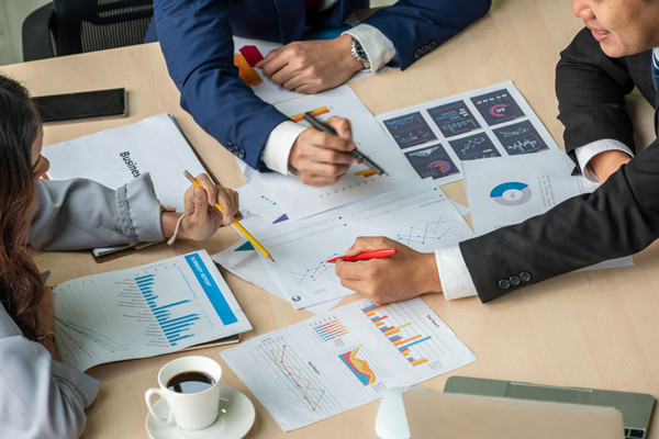 如何構(gòu)建有效的集團風(fēng)險管理框架，應(yīng)對不確定性？