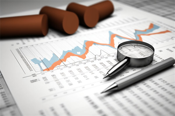 面對(duì)多元化團(tuán)隊(duì)，如何實(shí)施個(gè)性化績(jī)效評(píng)估策略？