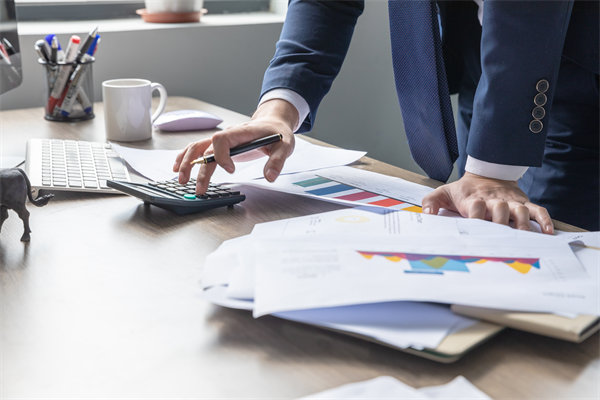 行業(yè)變革下，薪酬調(diào)整策略如何緊跟市場步伐？