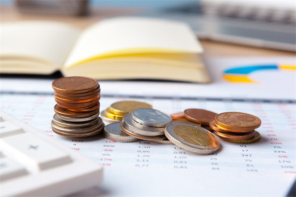 如何平衡新老員工薪酬差異，促進團隊和諧與效率？