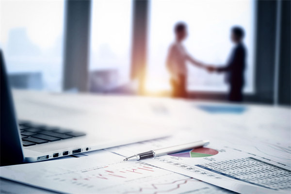 薪酬績效管理中的溝通障礙如何克服，增強員工信任感？