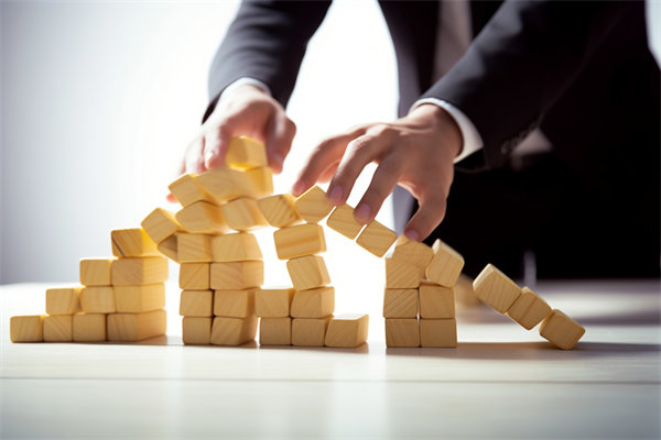 預(yù)算管理中的風(fēng)險(xiǎn)評(píng)估與應(yīng)對(duì)策略有哪些關(guān)鍵環(huán)節(jié)？