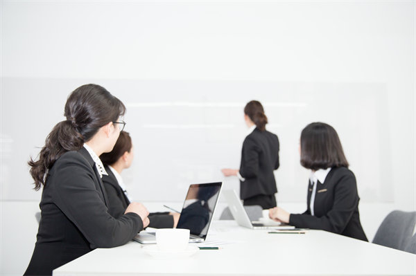 成本削減與效益增長，咨詢?nèi)绾握业阶罴哑胶恻c？