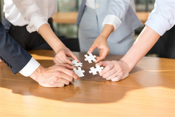 如何構(gòu)建全面的預(yù)算監(jiān)控體系，及時(shí)發(fā)現(xiàn)并糾正偏差？