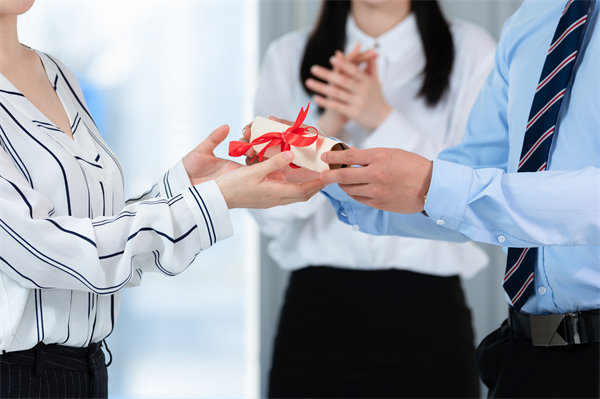 員工福利創(chuàng)新：哪些非貨幣激勵(lì)能顯著提升員工忠誠(chéng)度？