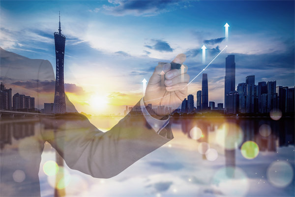 在薪酬體系設(shè)計(jì)時(shí)，應(yīng)如何考慮行業(yè)標(biāo)準(zhǔn)和市場(chǎng)變化？