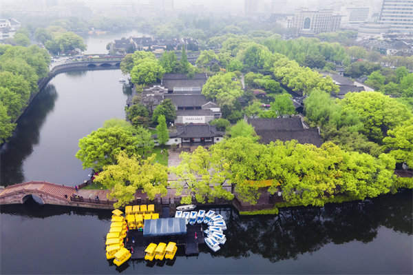 管理咨詢?nèi)绾沃幉ㄆ髽I(yè)實(shí)現(xiàn)高效運(yùn)營(yíng)？