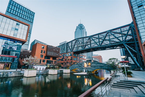 管理咨詢?nèi)绾沃幉ㄆ髽I(yè)制定科學(xué)的戰(zhàn)略規(guī)劃？