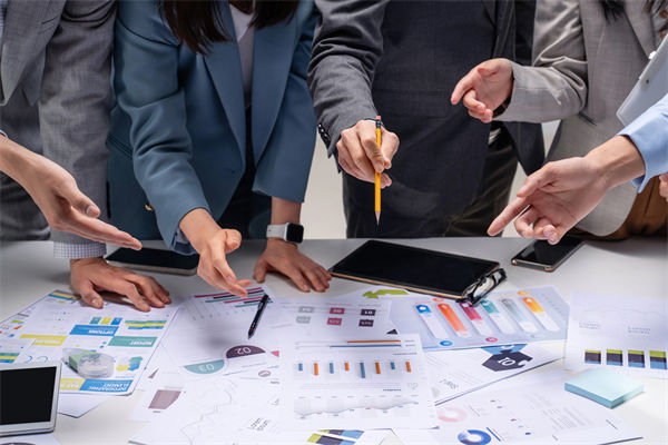 在跨部門預(yù)算協(xié)調(diào)中，如何克服溝通障礙，達(dá)成共識？