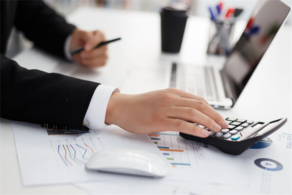 在跨部門預(yù)算協(xié)調(diào)中，如何克服溝通障礙，達(dá)成共識？