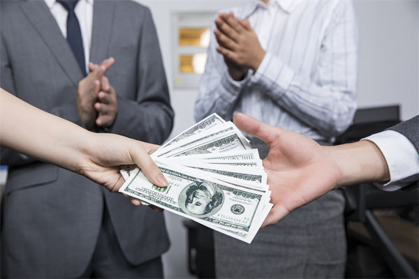 薪酬優(yōu)化時，如何評估員工貢獻(xiàn)與崗位價值？