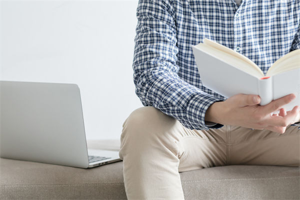 面對(duì)市場(chǎng)快速變化，組織規(guī)劃如何保持靈活性與前瞻性？