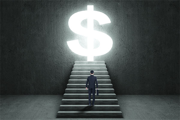 薪酬管理中，如何考慮員工個人發(fā)展，實現(xiàn)長期激勵？