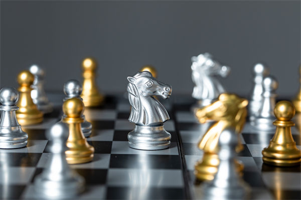 如何有效制定并執(zhí)行長期戰(zhàn)略計(jì)劃以適應(yīng)市場變化？