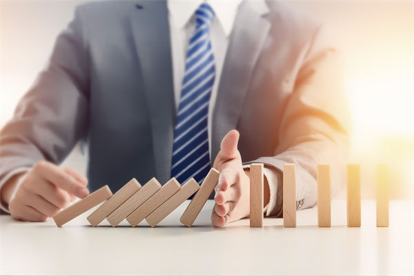 風(fēng)險(xiǎn)評(píng)估與應(yīng)對(duì)：組織規(guī)劃中如何預(yù)見并減輕潛在問題？