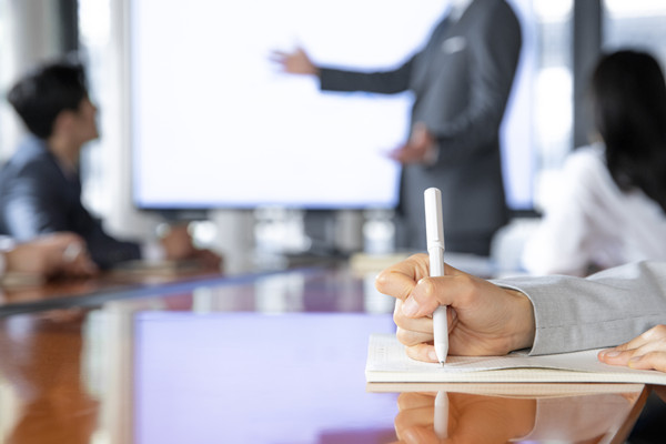 企業(yè)的會議管理制度不完善，如同虛設(shè)怎么辦？