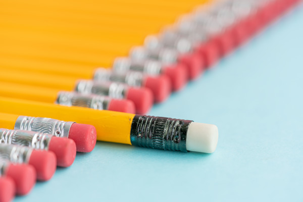 在多元化市場環(huán)境下，品牌如何保持一致性并突出特色？