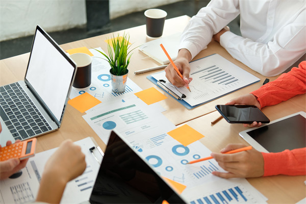 薪酬體系混亂員工怨聲載道，薪酬咨詢?nèi)绾螕軄y反正？