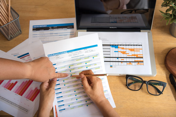 在薪酬績效管理中，如何融入員工個人發(fā)展計劃？