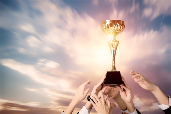 績(jī)效與薪酬脫鉤，薪酬咨詢?nèi)绾沃厮芨咝Ъ?lì)連接機(jī)制？