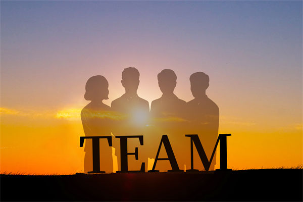 集團(tuán)管控咨詢?nèi)绾螏椭髽I(yè)構(gòu)建協(xié)同高效的管理團(tuán)隊？