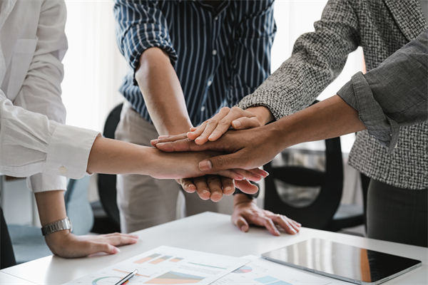 跨境營銷中，如何克服文化差異，實(shí)現(xiàn)全球化傳播？