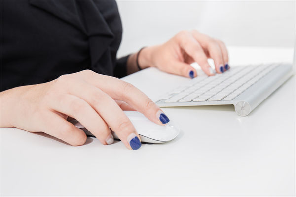 女子工資4600每天花近百元通勤上班，人力資源怎么看？