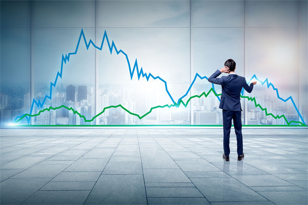 員工績(jī)效不佳，是應(yīng)該立即解雇還是給予改進(jìn)機(jī)會(huì)？