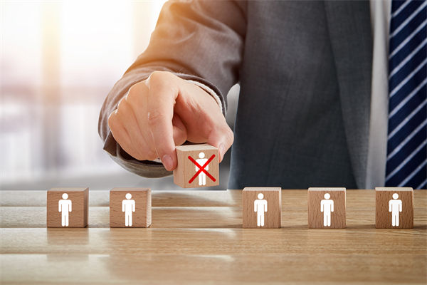 微軟在華外包公司一天裁員近2000人，人力資源管理怎么看？