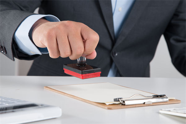 5月10日起結(jié)婚離婚不需要戶口本，人力資源怎么看？