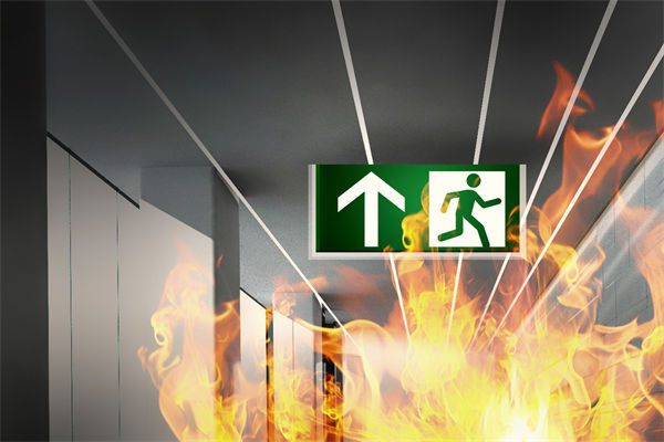 山東化工廠爆炸后樓房僅?？蚣埽瑢χ圃鞓I(yè)有何啟示？