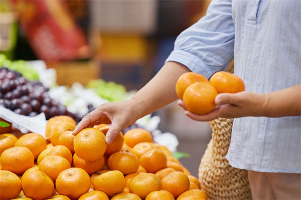 榴蓮價(jià)格暴跌50%，有人買(mǎi)了50箱，預(yù)算管理怎么看？