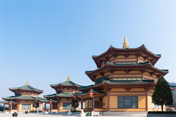 煙臺(tái)企業(yè)戰(zhàn)略模糊難落地？戰(zhàn)略咨詢公司如何精準(zhǔn)錨定增長(zhǎng)賽道？