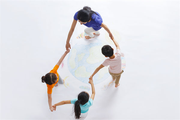 別讓盲卡盲盒“收割”孩子，關(guān)聯(lián)企業(yè)戰(zhàn)略怎么看？