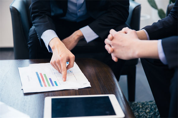 市場(chǎng)突變沖垮計(jì)劃，如何構(gòu)建滾動(dòng)調(diào)整的動(dòng)態(tài)校準(zhǔn)機(jī)制？