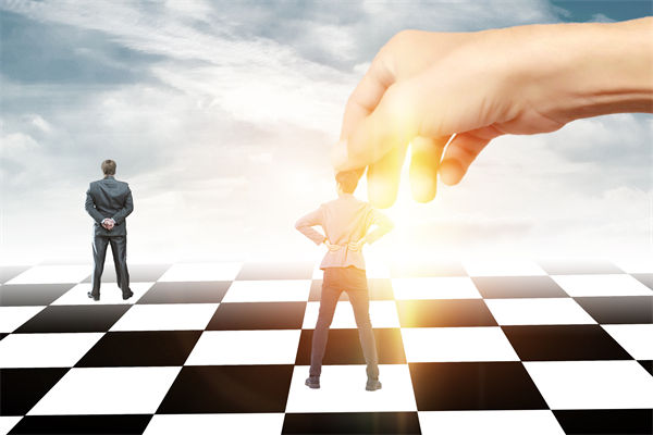 把頂層設(shè)計(jì)和問計(jì)于民統(tǒng)一起來，對(duì)企業(yè)戰(zhàn)略的啟示