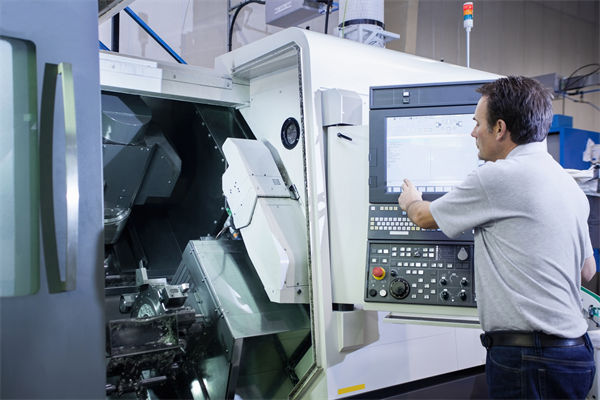 精益管理在提升產(chǎn)品質(zhì)量方面有哪些具體策略和方法？